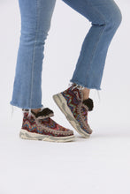 Load image into Gallery viewer, Eskimo trainer wool pink